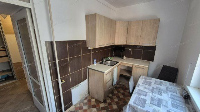 Eladó panellakás, Sopronban 47.9 M Ft, 2 szobás