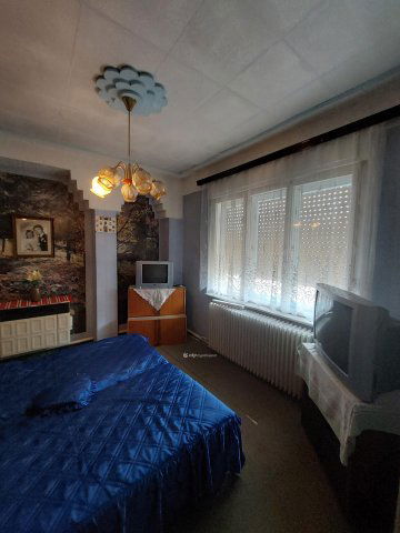 Eladó családi ház, Szabadszálláson 32.5 M Ft, 10+2 szobás