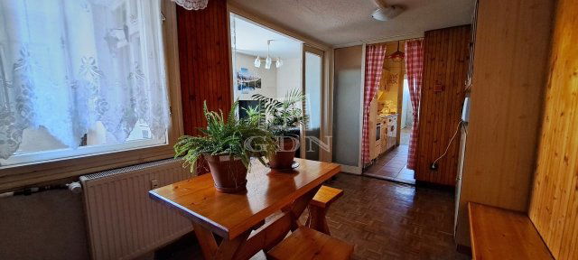 Eladó téglalakás, Budapesten, XIV. kerületben 74.99 M Ft