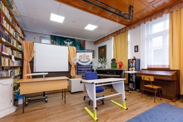 Eladó családi ház, Balatonfűzfőn 699 M Ft, 32 szobás