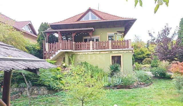 Eladó családi ház, Veresegyházon 149.99 M Ft, 7 szobás
