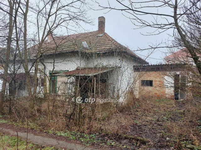 Eladó téglalakás, Aszódon 22 M Ft, 1 szobás