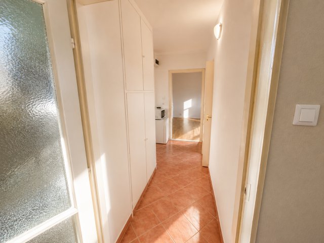 Eladó panellakás, Budapesten, III. kerületben 63.8 M Ft, 2 szobás