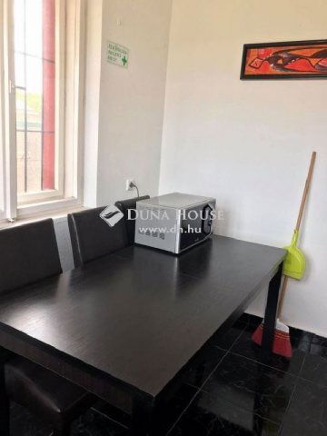 Eladó ipari ingatlan, Cegléden 220 M Ft / költözzbe.hu