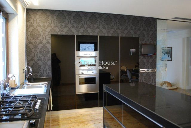 Eladó családi ház, Szentendrén 616 M Ft, 3 szobás