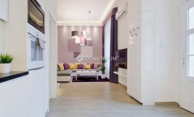 Eladó téglalakás, Budapesten, VI. kerületben 118.9 M Ft