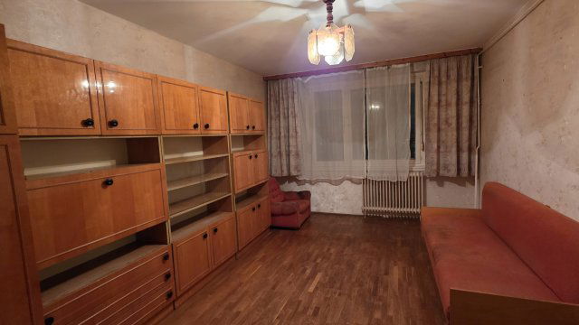 Eladó panellakás, Székesfehérvárott 36.99 M Ft, 1+1 szobás