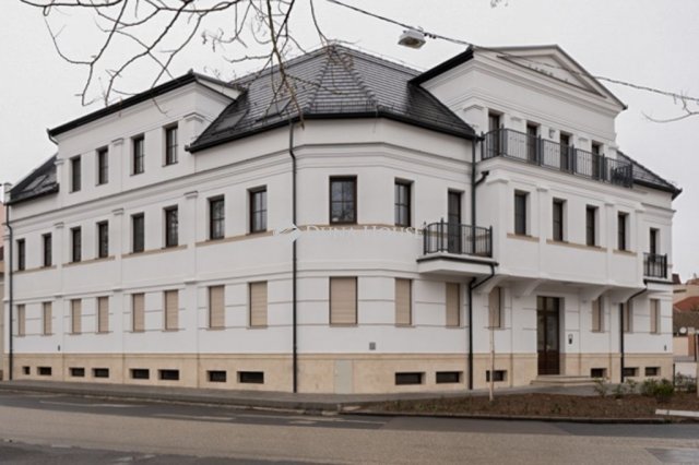 Eladó téglalakás, Kecskeméten 109 M Ft, 4 szobás