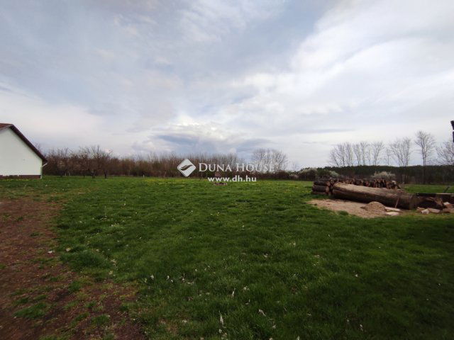 Eladó családi ház, Kemencén 230 M Ft, 3 szobás