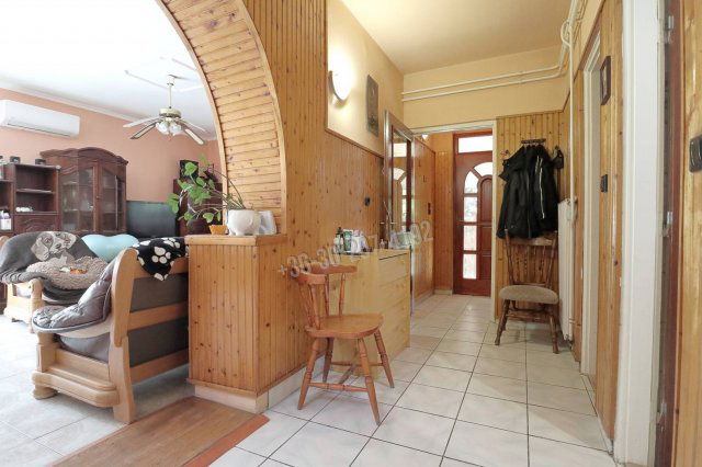 Eladó családi ház, Sándorfalván 89.9 M Ft, 5 szobás