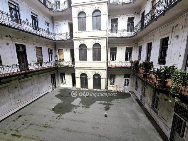 Eladó téglalakás, Budapesten, VI. kerületben 136 M Ft, 3 szobás