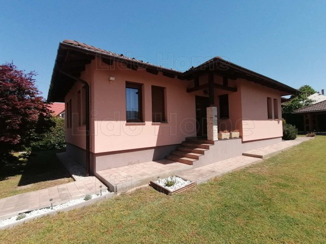 Eladó családi ház, Balatonbogláron 145.9 M Ft, 2 szobás