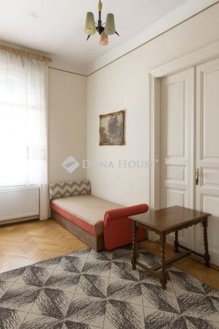 Eladó téglalakás, Budapesten, VI. kerületben 99.9 M Ft, 2 szobás