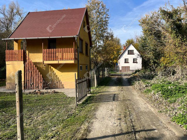 Eladó nyaraló, Érsekcsanádon 27.5 M Ft, 4 szobás