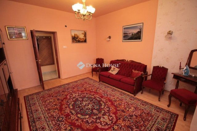 Eladó családi ház, Abádszalókban 75 M Ft, 9 szobás