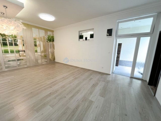 Eladó téglalakás, Budapesten, XX. kerületben 56.7 M Ft, 3 szobás