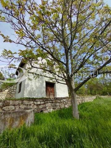 Eladó nyaraló, Pécselyen 60 M Ft, 6 szobás