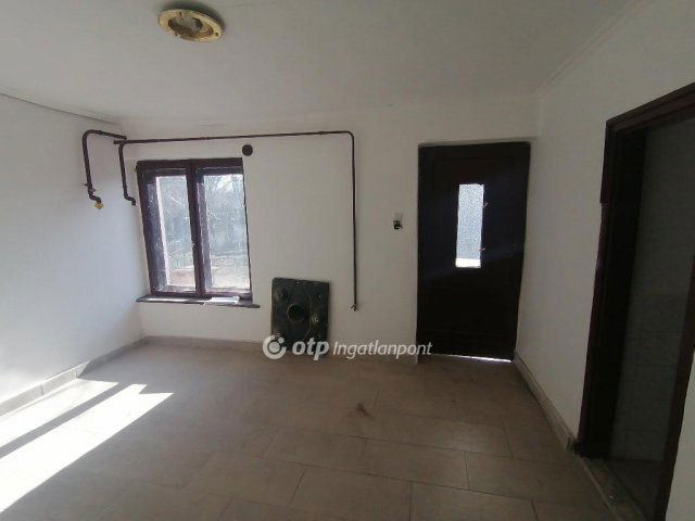 Eladó családi ház, Kiskőrösön 14 M Ft, 1 szobás