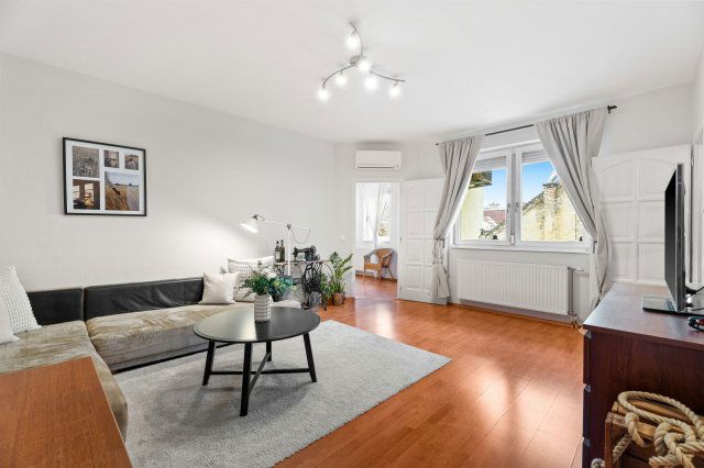 Eladó téglalakás, Budapesten, VI. kerületben, Nagymező utcában