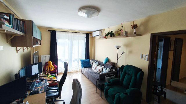 Eladó panellakás, Budapesten, III. kerületben 75.99 M Ft