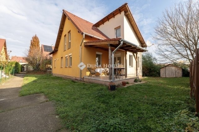 Eladó családi ház, Gödön 102.9 M Ft, 6 szobás