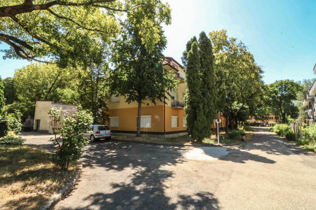 Eladó téglalakás, Esztergomban 35 M Ft, 1 szobás