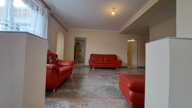 Eladó családi ház, Sárkeresztúron 27.9 M Ft, 4 szobás