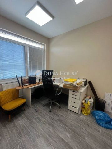 Eladó üzlethelyiség, Sajószentpéteren 70 M Ft