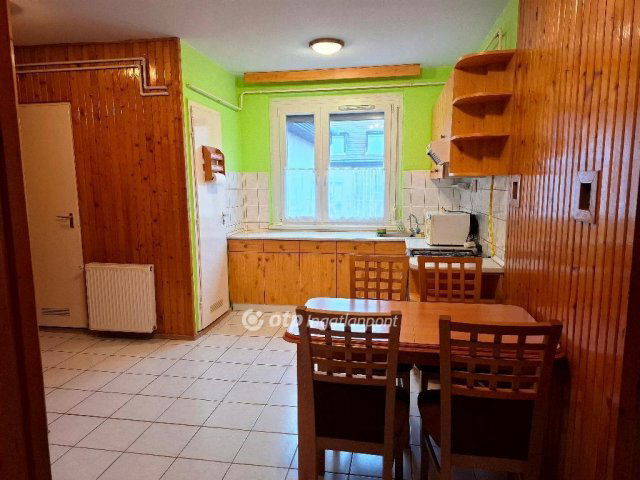 Eladó téglalakás, Békéscsabán 36 M Ft, 2+1 szobás