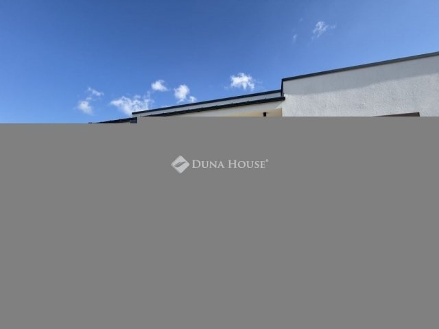 Eladó családi ház, Pécsett 115.99 M Ft, 4 szobás