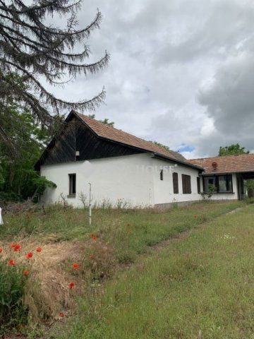 Eladó családi ház, Pakson 50 M Ft, 3 szobás