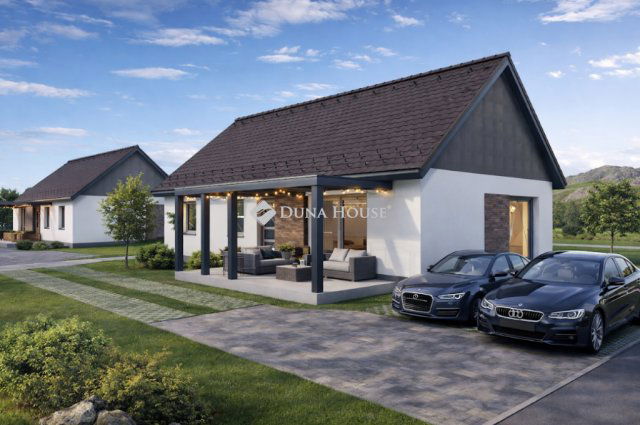 Eladó családi ház, Királyszentistvánon 83.6 M Ft, 3+1 szobás