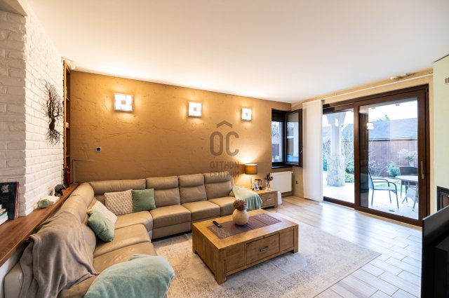 Eladó családi ház, Százhalombattán 210.5 M Ft, 7 szobás