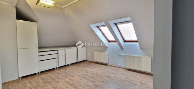 Eladó téglalakás, Nyíregyházán 63.9 M Ft, 4 szobás