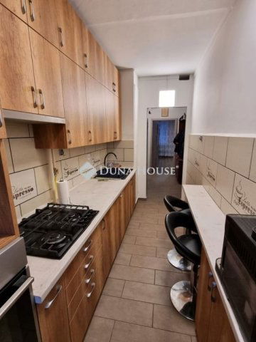 Eladó panellakás, Veszprémben 49.5 M Ft, 2 szobás