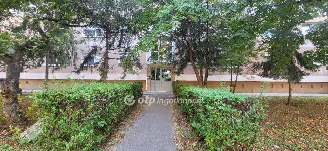 Eladó panellakás, Győrött 43.9 M Ft, 2 szobás