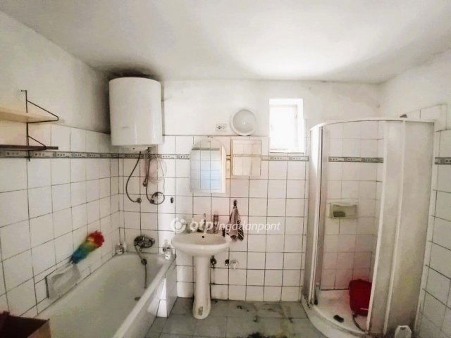 Eladó családi ház, Lőrinciben 22.99 M Ft, 2 szobás
