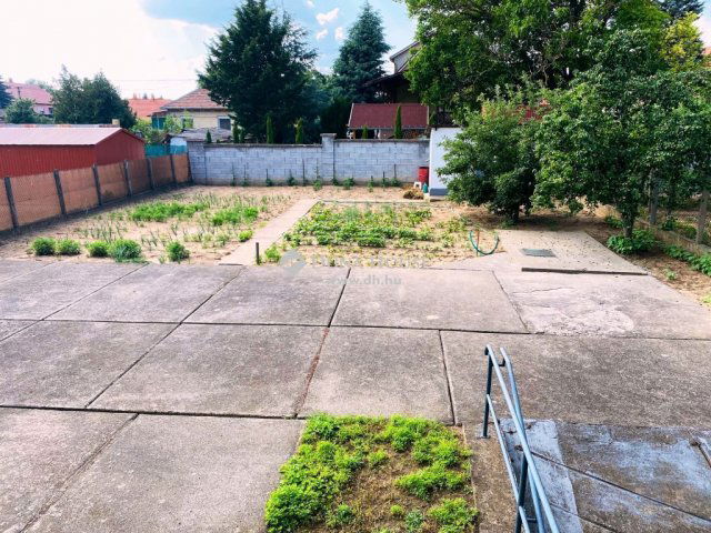 Eladó családi ház, Tápiószecsőn 69.9 M Ft, 6 szobás