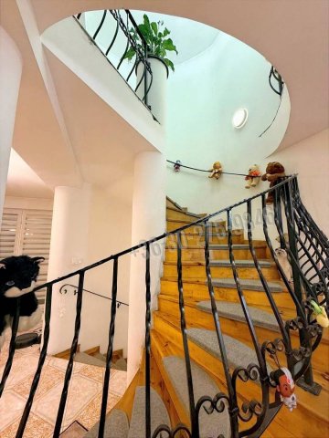 Eladó családi ház, Diósdon 350 M Ft, 6 szobás