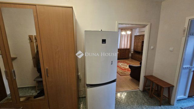 Kiadó panellakás, albérlet, Székesfehérvárott 150 E Ft / hó