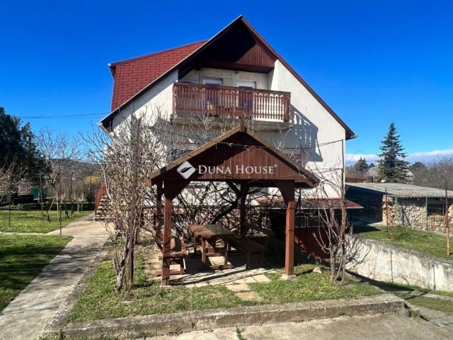 Eladó családi ház, Zánkán 99 M Ft, 8 szobás