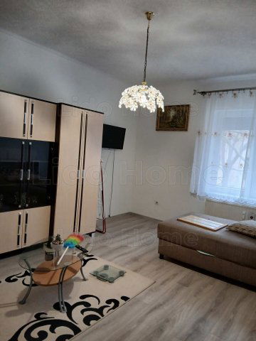 Eladó téglalakás, Oroszlányban 28 M Ft, 1 szobás