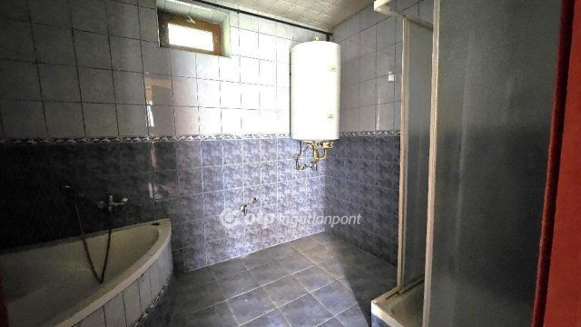 Eladó családi ház, Jászberényben 37.3 M Ft, 3 szobás