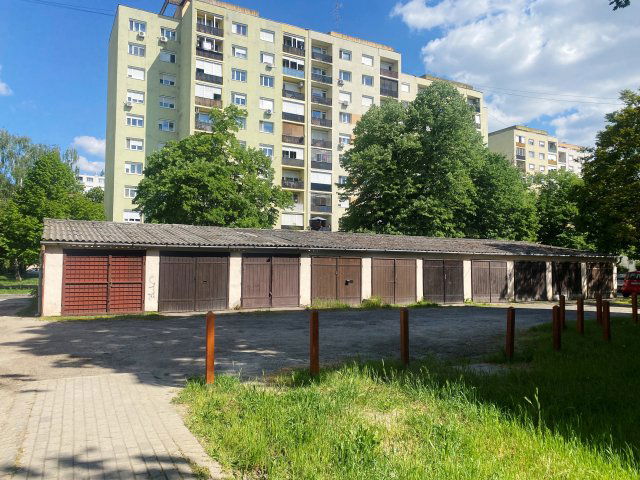 Eladó garázs, Szegeden, Budapesti körúton 11 M Ft