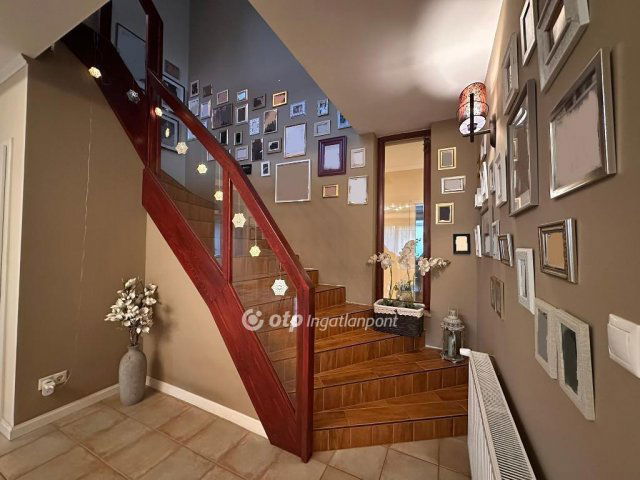 Eladó családi ház, Siófokon 375 M Ft, 6 szobás