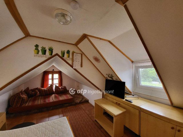 Eladó téglalakás, Hévízen 116 M Ft, 6 szobás