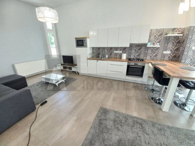 Kiadó téglalakás, albérlet, Szegeden 280 E Ft / hó, 3 szobás