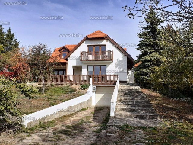 Eladó családi ház, Szentendrén 179.9 M Ft, 6 szobás