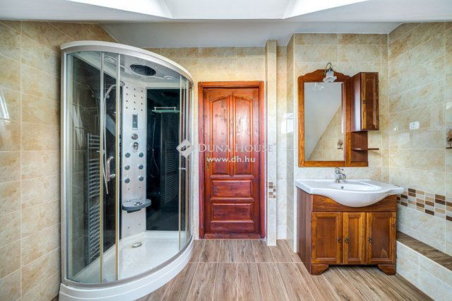 Eladó családi ház, Erdőkertesen 149.9 M Ft, 6 szobás