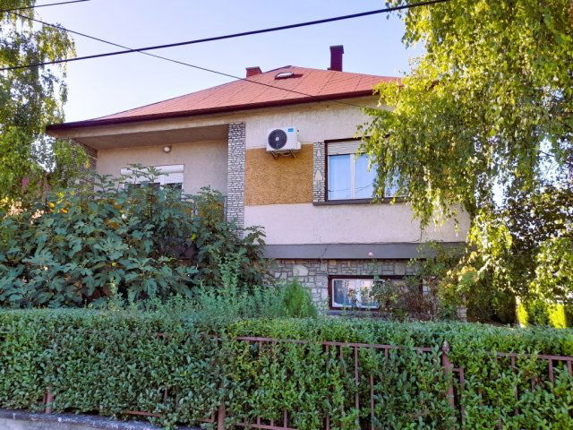 Eladó családi ház, Szabadbattyánban 74 M Ft, 5 szobás